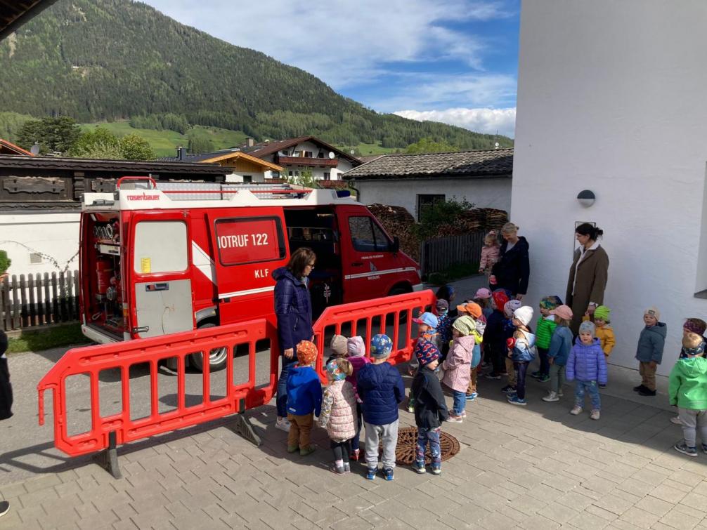 Besuch der Feuerwehr Mieders